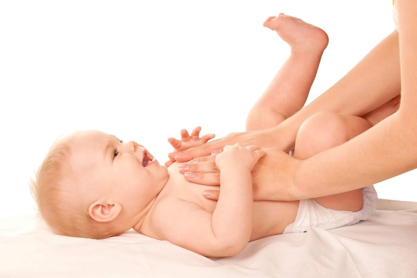 Các lợi ích khi massage hàng ngày cho trẻ: Hỗ trợ phát triển thể chất và gắn kết tình cảm